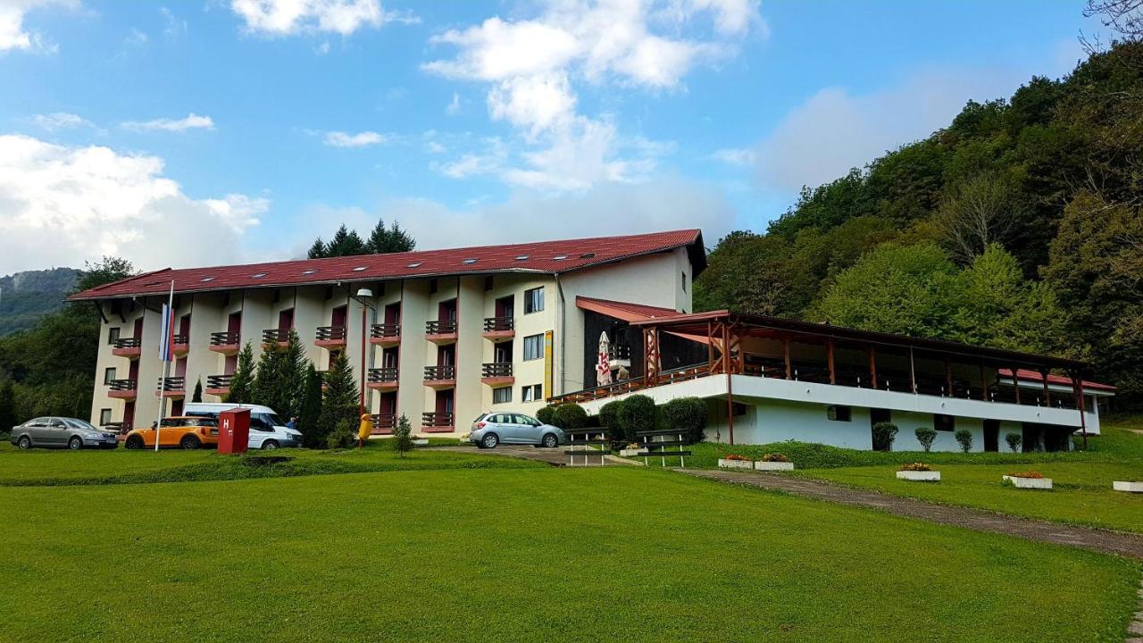 Hotel Mladost 첸티슈테 외부 사진